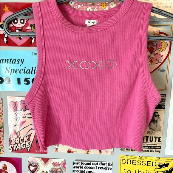 Y2K Bedazzled XOXO Pink Sleeveless Cropped Tank Top - Picture 3 of 9